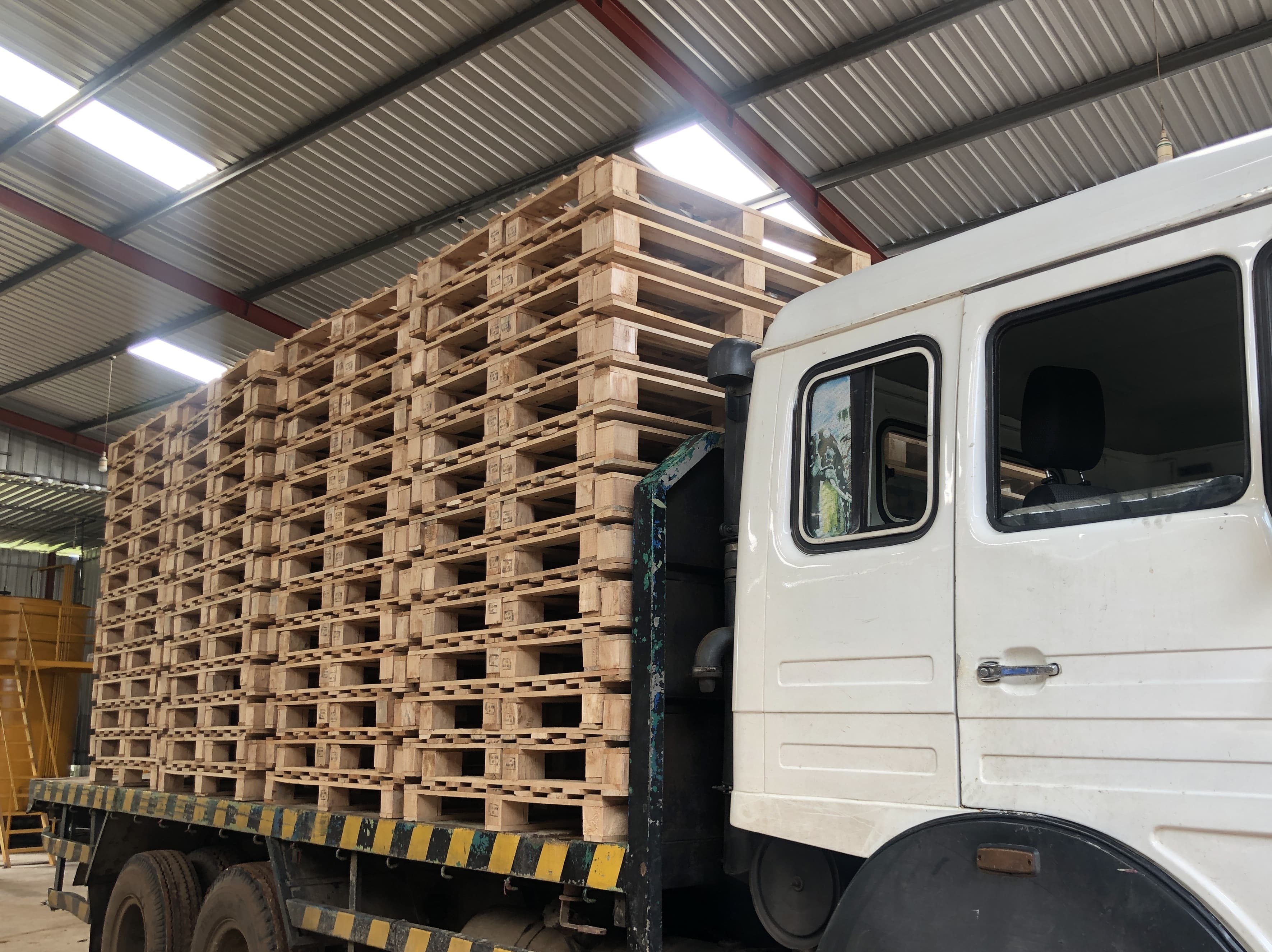 Export wooden pallets manufactured by CeyPall in Sri Lanka, ISPM 15 certified and IPPC stamped